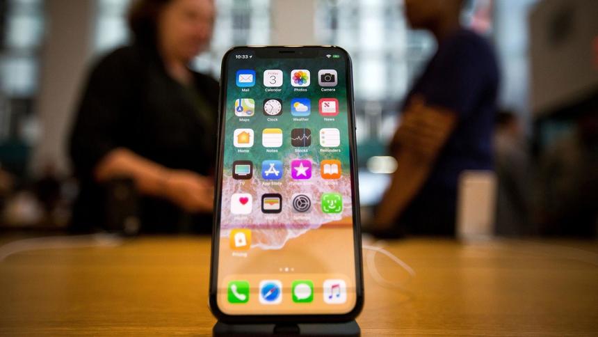 Apple creşte producţia de iPhone 