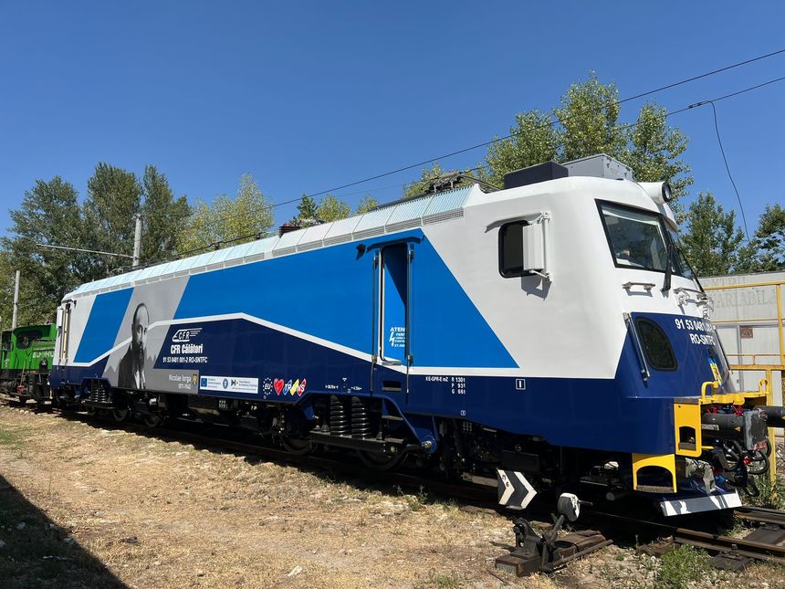 Prima locomotivă electrică modernizată cu fonduri prin PNRR va fi testată în vederea punerii în circulaţie anul acesta / Alte 54 de locomotive vor beneficia de lucrări de modernizare