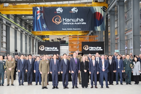 Coreenii de la Hanwha Aerospace inaugurează în Australia o fabrică de producţie de vehicule luptă, similară cu cea pe care Hanwha Aerospace are în plan să o construiască în România