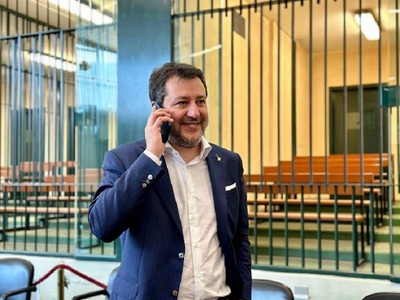 Vicepremierul italian Matteo Salvini nu şi-ar dori ca UniCredit să-şi mute baza legală în Germania, ca parte a unui posibil acord cu Commerzbank