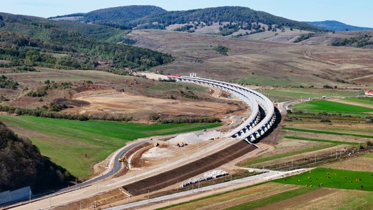 ONG, despre lotul de mijloc al M300 Braşov-Sighişoara: Hârtia spune că în câteva săptămâni circulăm. Poate într-un univers paralel / Stadiul fizic al lucrărilor - 36,6% / Finanţarea rămâne elefantul din cameră - se termină în două luni şi jumătate