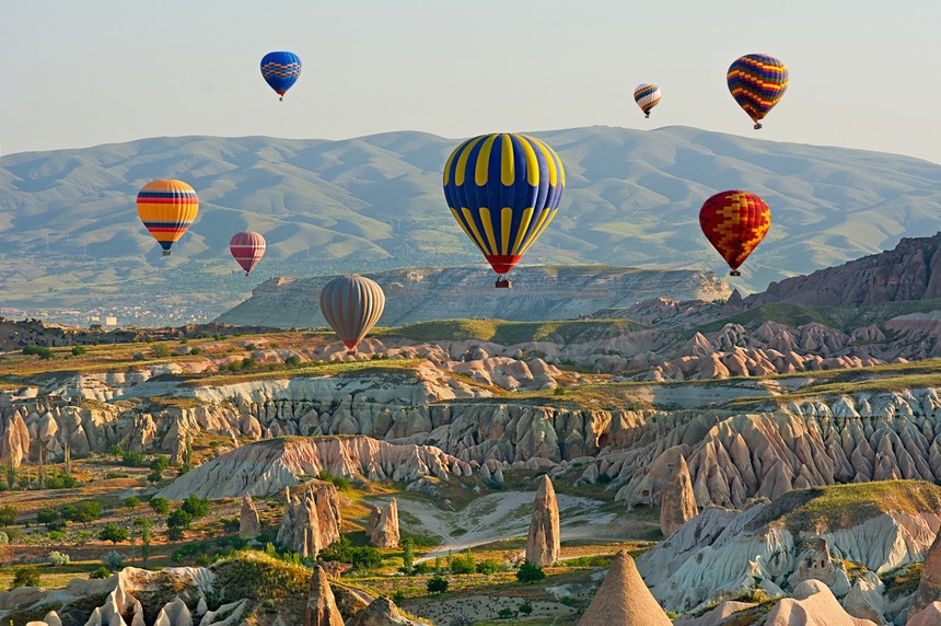 Aproape 1 milion de turişti români au călătorit în Turcia în primele nouă luni ale anului. De la începutul anului şi până acum, Turcia a găzduit în total 49,2 milioane de vizitatori şi a acumulat venituri de 46,9 miliarde de dolari din turism