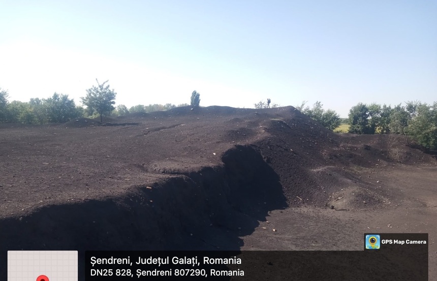 Aproximativ 70.000 de tone de slam de furnal depozitate direct pe sol şi deşeuri pericoloase, găsite de comisarii Gărzii de Mediu pe un amplu teren în judeţul Galaţi / Amendă şi dosar penal / Măsuri dispuse

