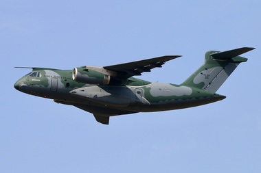 Suedia alege Embraer C-390 ca nou avion de transport militar, iar Brazilia va achiziţiona mai multe avioane de luptă Gripen
