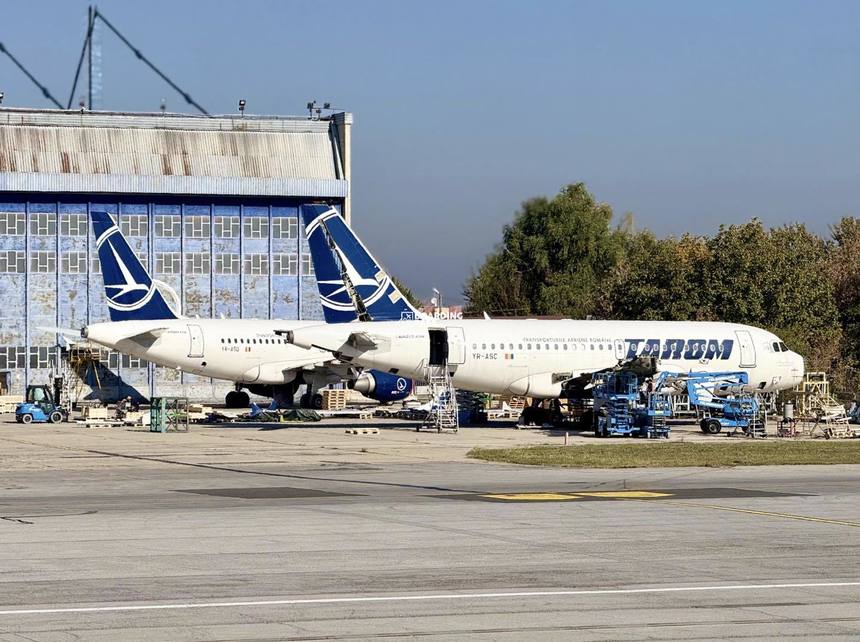 TAROM a scos din serviciu patru aeronave A318 / Două dintre acestea sunt dezmembrate în faţa hangarului TAROM de la Aeroportul Otopeni de către o companie specializată / Celelalte vor fi mutate în Spania – VIDEO

