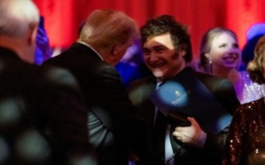 Preşedintele Argentinei, Javier Milei, un VIP la Mar-a-Lago, în timp ce Trump şi Musk îi adoptă atacurile asupra cheltuielilor guvernamentale