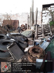 Firmă din Tulcea care aduna maşini scoase din uz şi le dezmembra, amendată pentru că nu deţinea autorizaţie de Mediu / Pe amplasament au fost descoperite cenuşă şi deşeuri parţial incendiate - FOTO