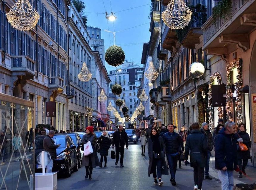 Cushman & Wakefield: Via Montenapoleone din Milano a devenit cea mai scumpă arteră comercială din lume, detronând Fifth Avenue din New York. Calea Victoriei din Bucureşti urcă două poziţii, până pe 38, în clasamentul celor mai scumpe artere comerciale din lume