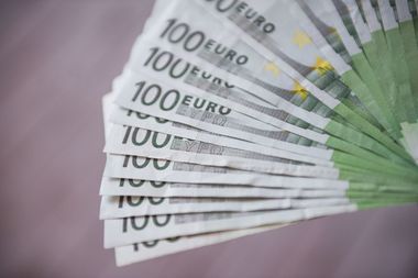 Avertismentul dur al unui analist economic, în contextul situaţiei actuale tensionate: Ne jucăm cu focul şi s-ar putea să ne ardem financiar din cauza crizei politice/ Sunt deja trei zile de când Bursa de Valori Bucuresti deschide pe roşu
