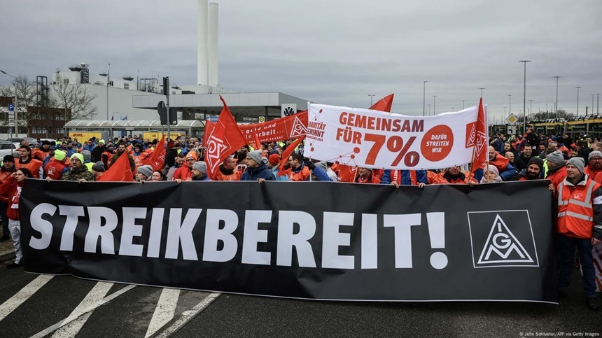 Greve în desfăşurare la fabricile Volkswagen din Germania, în timp ce conflictul de muncă se intensifică