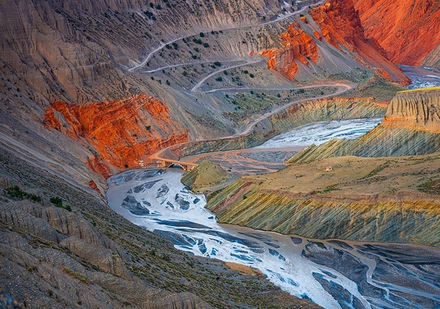 China interzice exportul de minerale critice în SUA, în timp ce tensiunile comerciale cresc