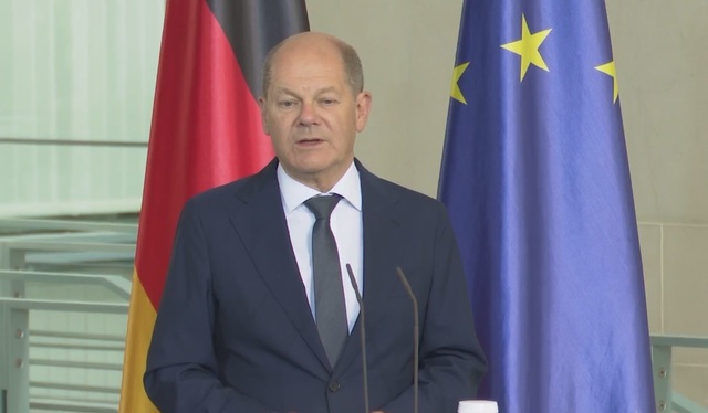 Cancelarul german Scholz: Închiderile de fabrici Volkswagen ”nu sunt soluţia corectă”