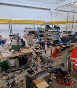 Firmă din Parcul Industrial Arad, controlată de Garda de Mediu / A depozitat necorespunzător cantităţi impresionante de deşeuri de echipamente electrice, electronice şi electrocasnice provenite din Italia / Fapta constituie infracţiune

