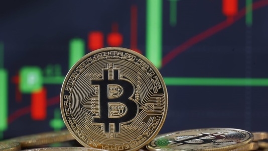 Rusia foloseşte bitcoin în comerţul exterior, pentru a contracara sancţiunile occidentale, potrivit ministrului de finanţe 