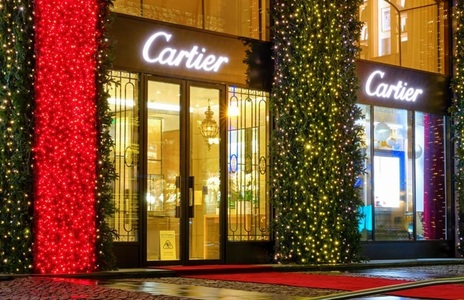 Acţiunile proprietarului mărcii de lux Cartier, Richemont, au crescut joi cu 16%, susţinute de vânzările mai mari din trimestrul încheiat în decembrie