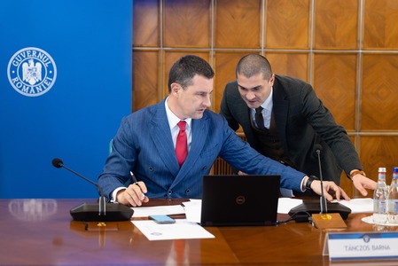 Ministrul Finanţelor a prezentat bugetul în coaliţie: Statul trebuie să reducă propriile cheltuieli / Reduceri la Administraţia Prezidenţială, Senat şi Camera Deputaţilor / Ministerele Sănătăţii şi Mediului, mai mult cu peste 50% faţă de 2024 

