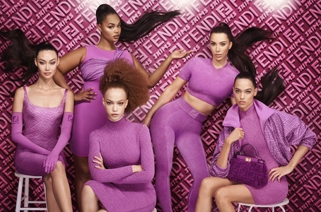 Nike colaborează cu Skims, brandul de lenjerie modelatoare al lui Kim Kardashian, pentru a atrage mai multe femei