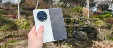 Oppo lansează un telefon pliabil subţire de 1.870 de dolari pentru a concura cu Samsung şi Huawei