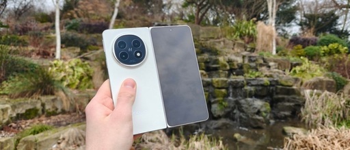 Oppo lansează un telefon pliabil subţire de 1.870 de dolari pentru a concura cu Samsung şi Huawei