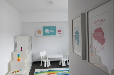 BCR finanţează cu 5 milioane de lei ONG-ul Help Autism