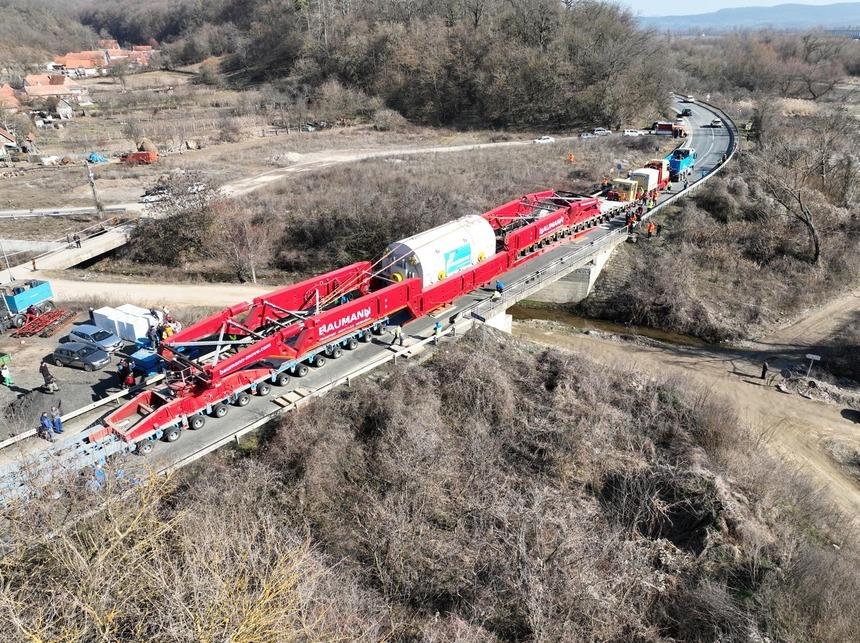 Noi transporturi agabaritice spre Termocentrala Mintia/ Va fi dus şi un al doilea generator care vine din SUA - FOTO
