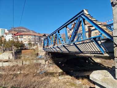 Restricţii de trafic pe DN 10, la intrarea în oraşul Nehoiu, din cauza stării avansate de degradare a podului - FOTO