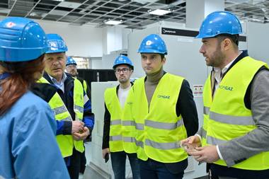 Ministrul Energiei: Am dat mandat Romgaz pentru evaluarea preluării celui mai mare combinat de producţie a îngrăşămintelor pentru agricultura românească, Azomureş / Anunţ publicat în SEAP