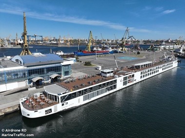 Sezonul de croaziere în Portul Constanţa a fost deschis de nava fluvială Viking Rinda / La bord se află 167 de turişti din SUA, Australia şi Canada - FOTO
