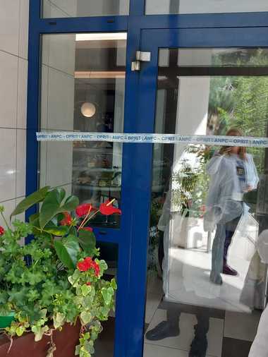 Controale ale comisarlor ANPC în Arad – S-au dat 23 de amenzi, în valoare de peste 280.000 de lei / Zece dispoziţii de oprire a prestării serviciilor