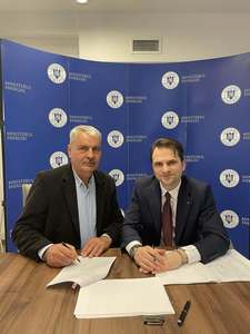 Sebastian Burduja: Încă 114 comunităţi vor avea parcuri solare finanţate de Ministerul Energiei. Contractele, în valoare de peste 233 milioane de lei
