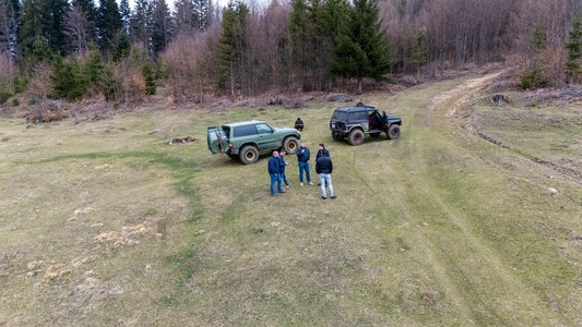 Suceava - Autorităţile analizează variante de traseu pentru un drum judeţean care să lege mănăstirile Slatina şi Voroneţ. Acum drumul există doar pe hârtie şi este accesibil doar cu maşini de teren