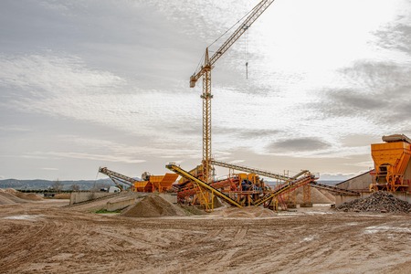 ANAF anunţă că a descoperit o fraudă de 3 milioane de lei la o balastieră din judeţul Suceava, în urma unor nereguli fiscale în activitatea de extracţie pietrişuri şi fabricare beton 