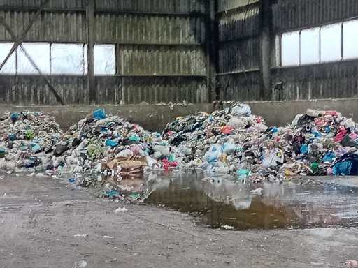 Operatorul staţiei de tratare a deşeurilor colectate din 35 de unităţi administrativ-teritoriale din judeţul Bihor, amendat cu 500.000 de lei de Garda de Mediu / A sistat activitatea fără a notifica autorităţile

