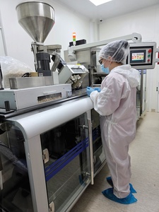 Producătorul român de suplimente alimentare Cosmo Pharm a investit 2 milioane de euro într-un laborator pentru cercetarea şi producţia suplimentelor alimentare 