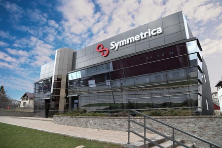 Producătorul de pavele Symmetrica, cifră de afaceri de 317 milioane lei, în creştere cu 22%: Reintroducerea impozitului pe construcţiile speciale şi eliminarea facilităţilor fiscale pentru angajaţii din domeniu pun presiune suplimentară asupra industriei