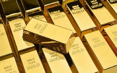 Preţul aurului trece de 3.200 de dolari, pe fondul escaladării războiului comercial; dolarul american pierde teren