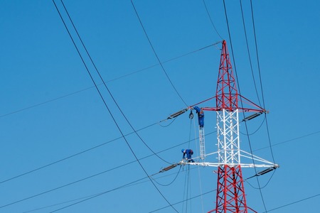 Reţele Electrice România lansează o licitaţie de până la 180 milioane lei pentru lucrări de racordare
