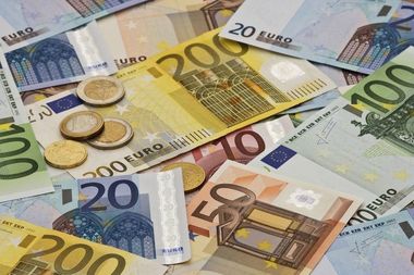 Bulgaria raportează un deficit bugetar de 3% şi e pregătită să intre în zona euro