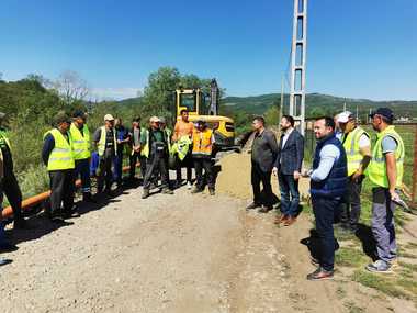 Ministrul Mediului anunţă că au început lucrările la 39 noi kilometri de reţea de canalizare la Oituz, cu finanţare prin PNRR