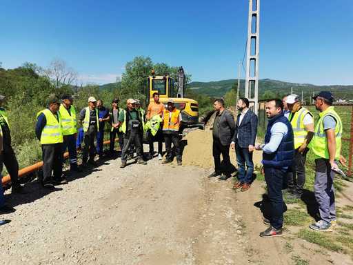 Ministrul Mediului anunţă că au început lucrările la 39 noi kilometri de reţea de canalizare la Oituz, cu finanţare prin PNRR