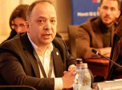 Economist despre avertismentul CE privind plafonările de preţ la gaze: Ne aşteaptă patru valuri de scumpiri care vor duce economia în recesiune. Ne aşteaptă un adevărat tsunami de creşteri de preţuri. România, campioană europeană la scumpiri