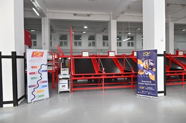 Poşta Română a instalat la HUB-ul Logistic şi Curierat Regional Galaţi un nou echipament automat de sortare a coletelor / Investiţie de 500.000 de lei