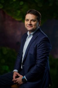 INTERVIU - Alexandru Lăpuşan (RBL): Sunt înfricoşat că putem fi deraiaţi de la traseul occidental. Dacă ţii la ţara asta, ar trebui să zici: „Cum putem să fim noi mai puternici?“. Şi suntem mai puternici şi dacă vin firme străine care investesc