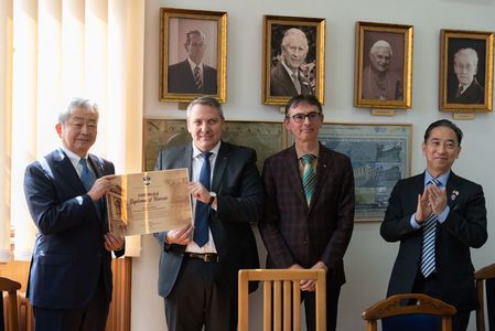Maria Metz (CEO NTT DATA România), la inaugurarea primul centru de cooperare Japonia-România, la Cluj: Tehnologia este cel mai puternic diplomat în relaţia româno-japoneză /Medalia de Onoare a Universităţii Babeş-Bolyai, acordată preşedintelui CA al NTT

