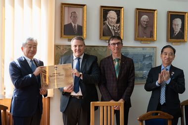 Maria Metz (CEO NTT DATA România), la inaugurarea primul centru de cooperare Japonia-România, la Cluj: Tehnologia este cel mai puternic diplomat în relaţia româno-japoneză /Medalia de Onoare a Universităţii Babeş-Bolyai, acordată preşedintelui CA al NTT