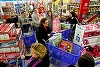 Reducerea temporară a tarifelor de către SUA şi China salvează sezonul de Crăciun pentru retailerii americani