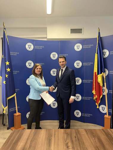 Sebastian Burduja a semnat 62 de noi contracte de finanţare prin Fondul pentru Modernizare – energie verde pentru comunităţile locale / Ministrul Energiei: Cine spune că Europa nu ajută România, fie nu înţelege, fie minte