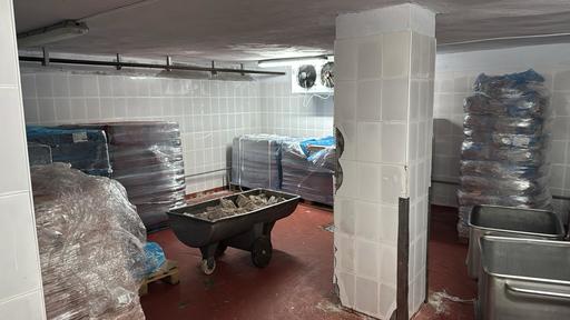 Control ANPC la un producător de conserve de carne din judeţul Ilfov, în urma unei reclamaţii – Zonele de lucru erau murdare, iar aparatura uzată / Praful de pe agregate se răspândea în întreaga încăpere / A fost dispusă oprirea activităţii