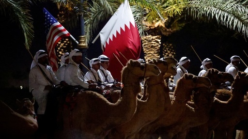 Cybertruckuri în Qatar, cămile regale şi promisiuni de trilioane de dolari: De ce statele din Golf ”s-au implicat total” pentru vizita lui Trump