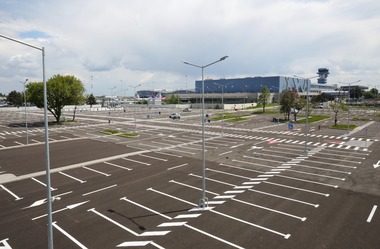 Aeroportul Otopeni dă în folosinţă o nouă parcare pentru pasageri şi începe construcţia altei parcări cu 4 niveluri